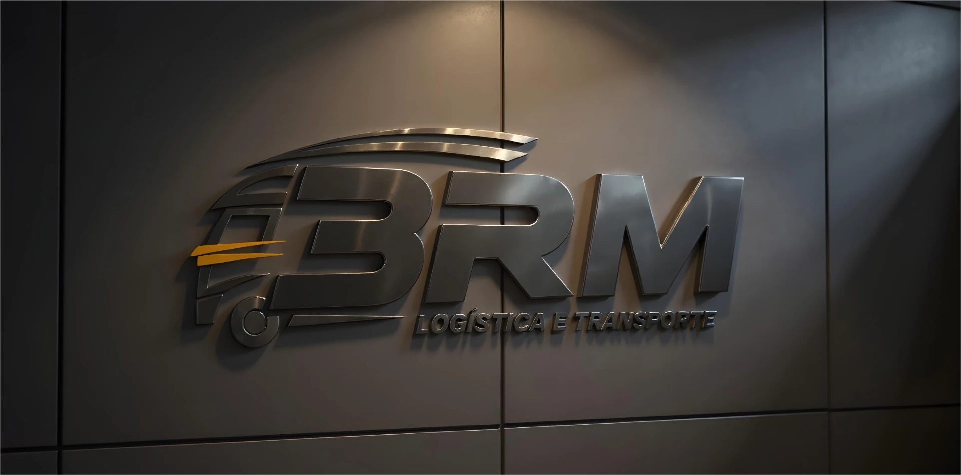 Logotipo 3D metálico da BRM Logística e Transporte aplicado em fachada