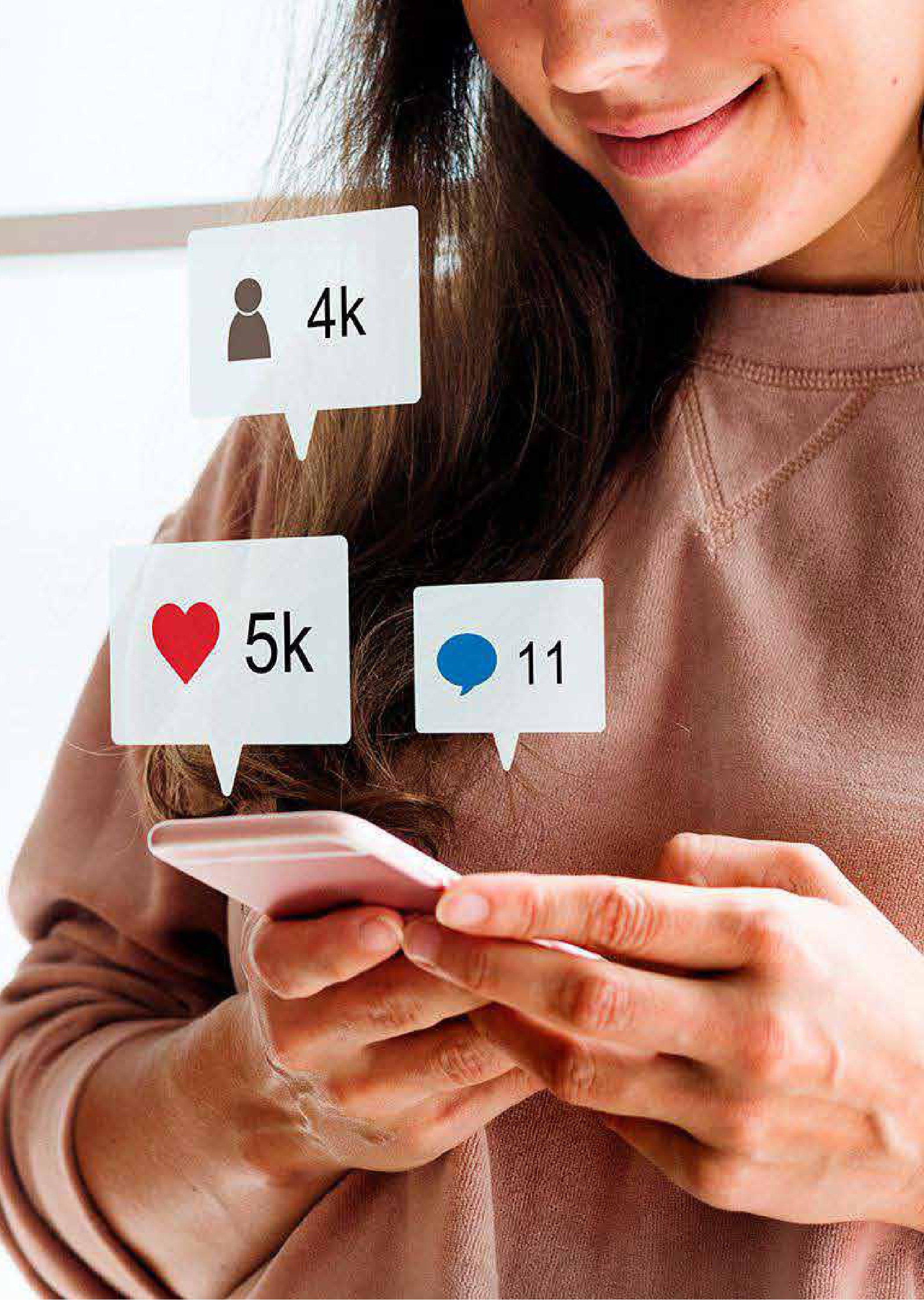 Pessoa utilizando smartphone com interações de redes sociais